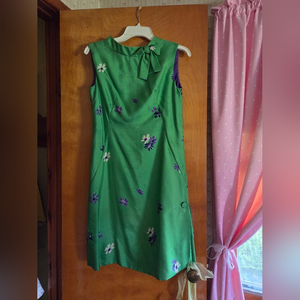 Beautiful Oriental Green Floral Dress